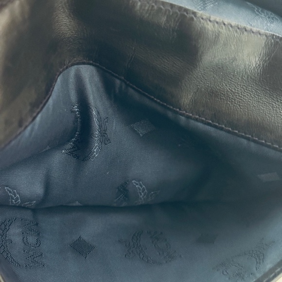 MCM white and Navy Wallet - Picture 7 of 12